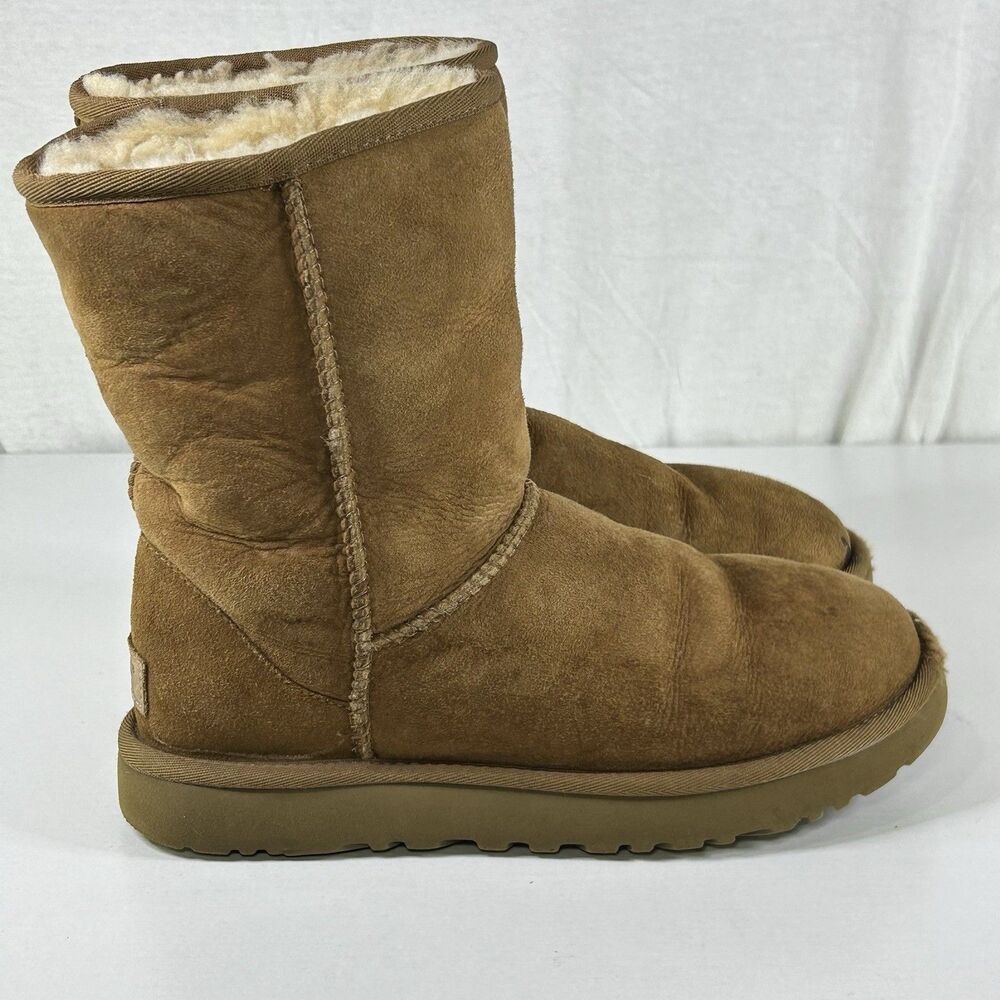 UGG Boots Classic Short II Womens Size 7 Chestnut Brown Suede 1016223 Sheepskin